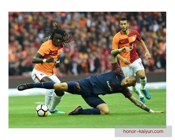 加拉塔萨雷在新赛季战术调整中表现稳健，竞争力增强引人关注